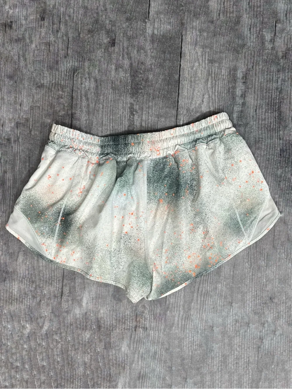 Lululemon Hotty Hot Low-Rise Shorts ~ Size 10 ~ Item #X29